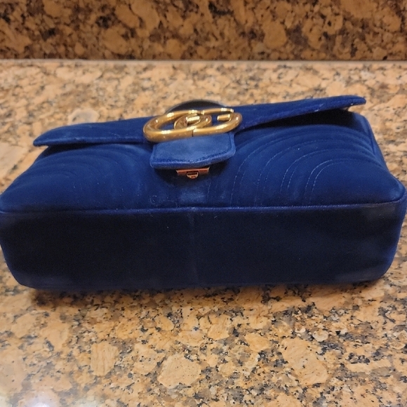 Gucci Blue Velvet Marmont Shoulder Bag. Medium Size. 10×6×3. - Picture 5 of 11